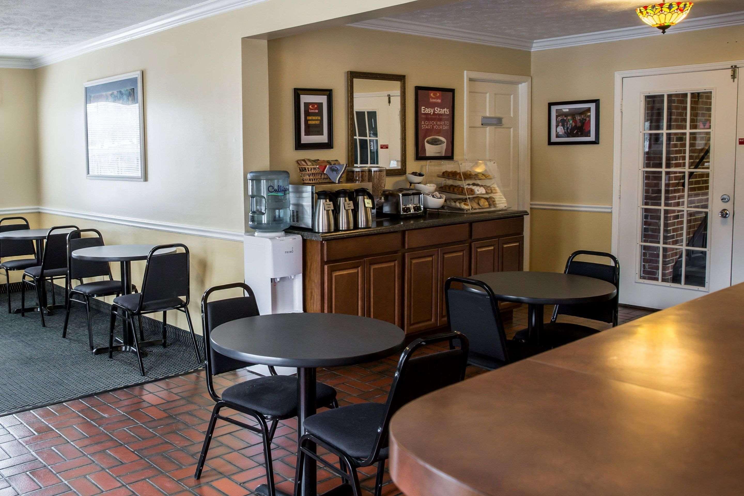 Econo Lodge Crystal Coast Morehead City Exterior photo